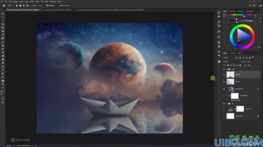 Photoshop合成乘坐折纸船在水面上漂流的小男孩儿场景。