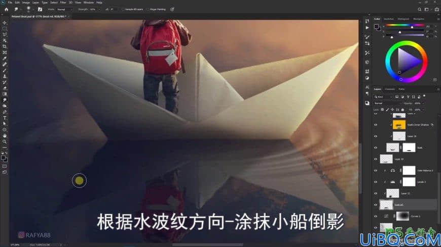 Photoshop合成乘坐折纸船在水面上漂流的小男孩儿场景。