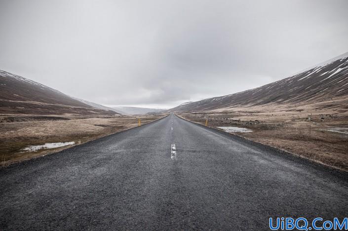 场景合成，制作美女在公路上游泳的超现实场景