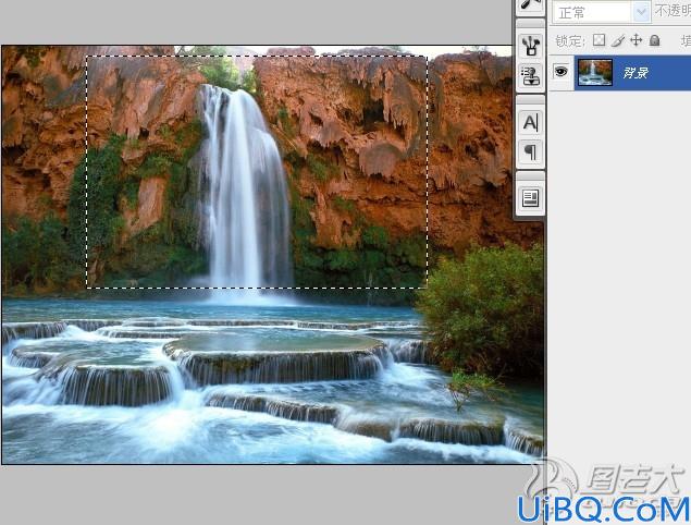 Photoshop合成客厅墙上画框流下的瀑布室内流