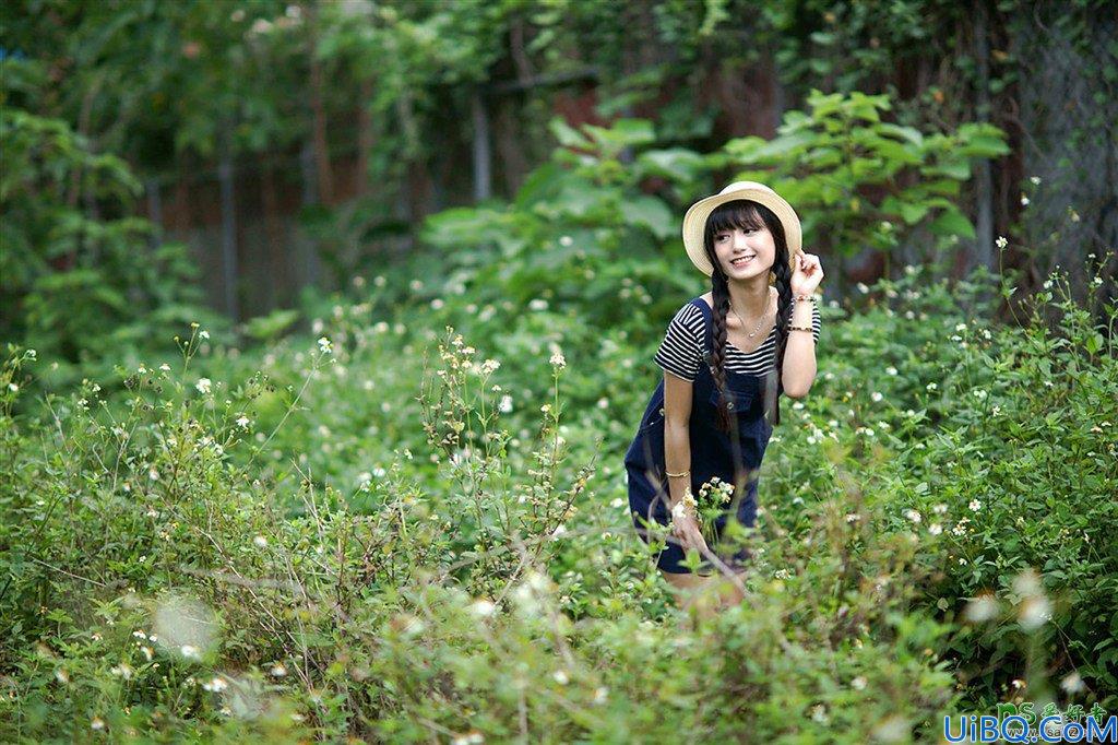 Photoshop美女图片调色：给夏日清晨草丛中自拍的女生写真照调出唯美光晕