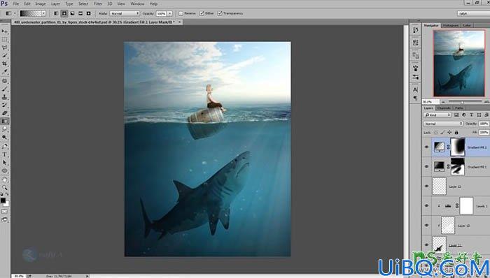 Photoshop创意合成可爱小孩乘坐木桶漂泊在海上被水下鲨鱼凝视的场景