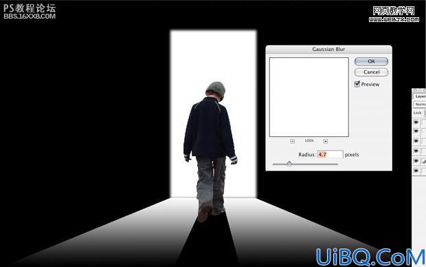 Photoshop合成教程:走进神秘发光之门的男孩