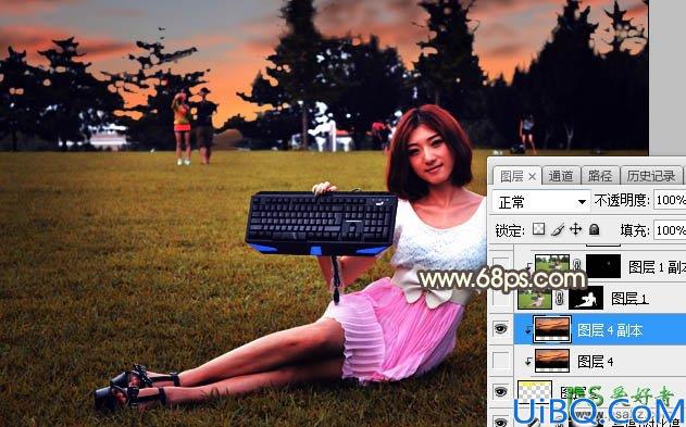 Photoshop给公园中手拿电脑键盘自拍的广告美女外景照调出温馨的黄色调