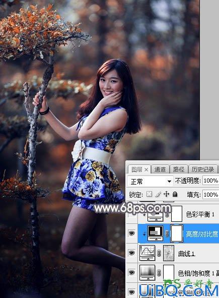 Photoshop美女调色：给阳光气质的成熟魅力女人外拍写真照调出深秋暗红色