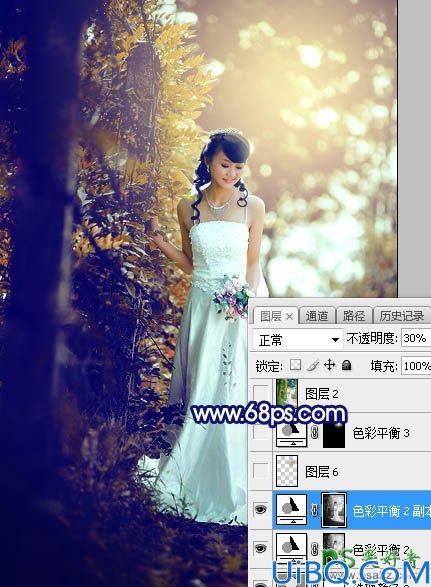 Photoshop调出蓝黄色秋季树林中漂亮的美女婚纱艺术照片