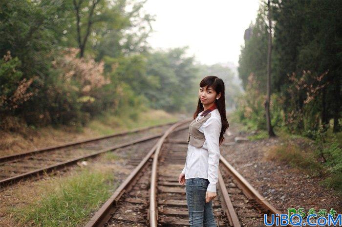 Photoshop给铁路上拍摄的可爱女孩生活照调出温暖的霞光色彩