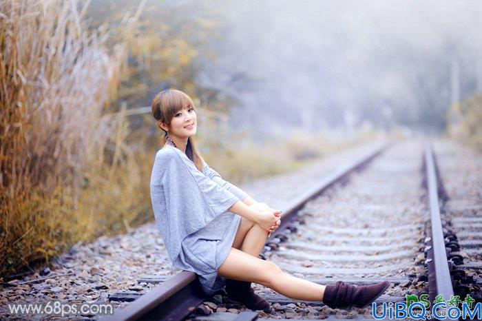 Photoshop调色教程：学习给外景铁路上自拍的美女艺术照调出秋季淡冷色