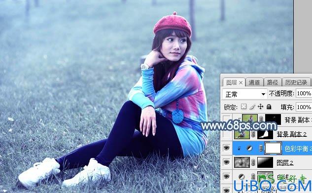 Photoshop调色教程实例：给公园草地上自拍的女生照片调出唯美的淡青色