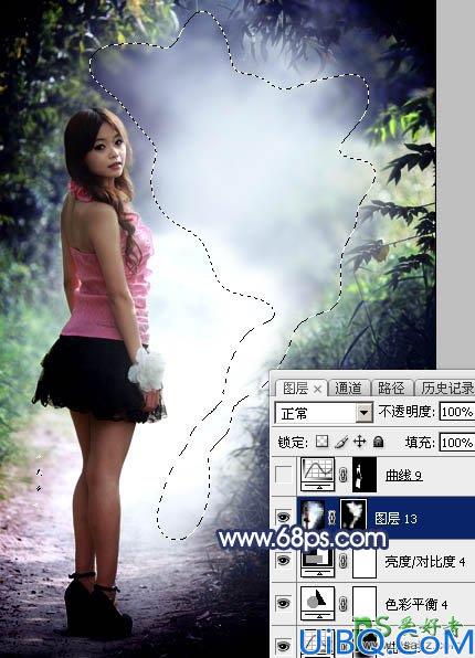 Photoshop绿色树林中自拍的超短裙美腿女孩生活照调出梦幻的冷紫