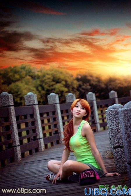 Photoshop美女照片调色：给公园木桥上自拍的可爱女生照片调出唯美橙色