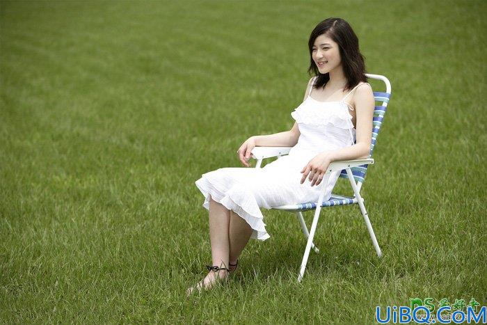 Photoshop后期调色教程：给外景自拍的性感熟妇照片调出唯美的淡蓝色