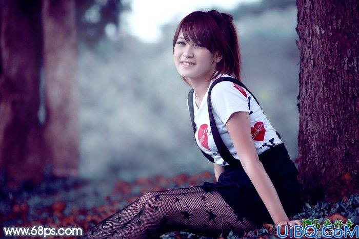 Photoshop给笑容灿烂的甜美女孩儿生活照调出流行暗调蓝红色效果