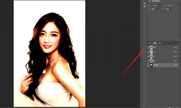 Photoshop扣头发教程：利用通道工具快速抠出丰满迷人的美少女图片。