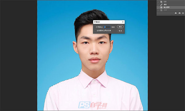 Photoshop证件照换底色教程：利用抠图技术快速给男子证件照片换底色。