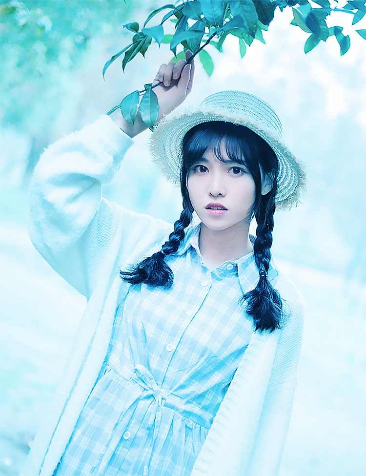 Photoshop女生照片调色：外景拍摄的民国装女生写真照调出日系清新浅蓝色