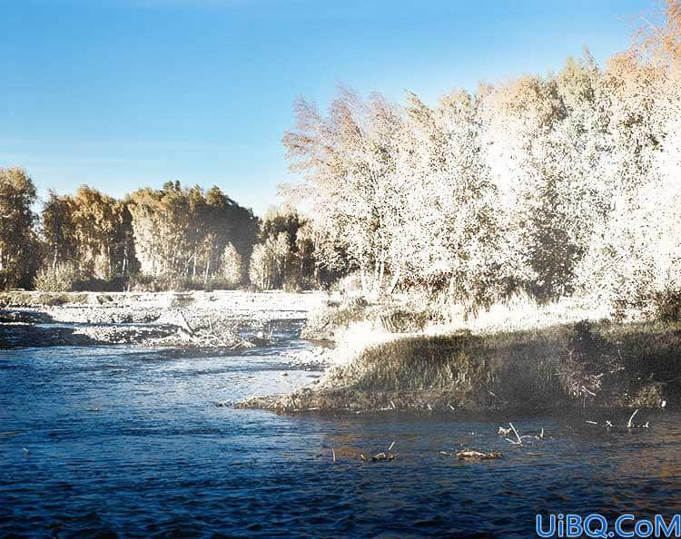 Photoshop场景调色教程：学习将秋天的山水风景照片变成飘雪的冬季效果。