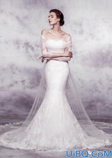 Photoshop抠婚纱教程：利用通道工具给修长美女婚纱照快速抠图。
