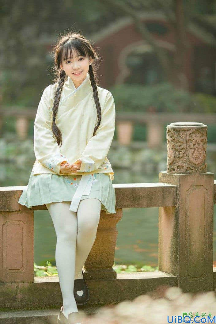 Photoshop抠发丝教程：十分钟学习给美女学生照完美抠发丝。