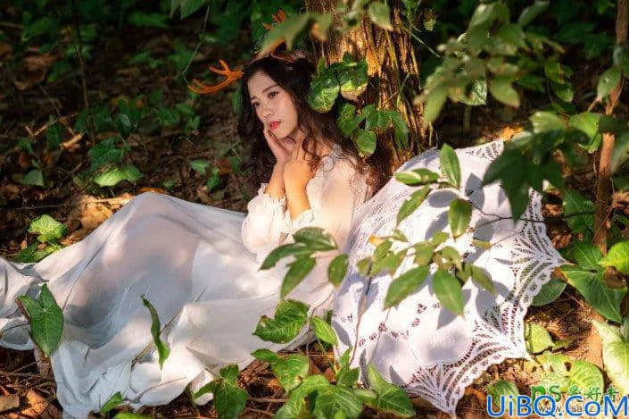 Photoshop美女图片调色教程：给森林中拍摄的美女写真照调出唯美梦幻效果