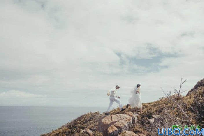 Photoshop婚纱照调色：给海边拍摄的情侣婚纱照调出ins风格暖灰色调