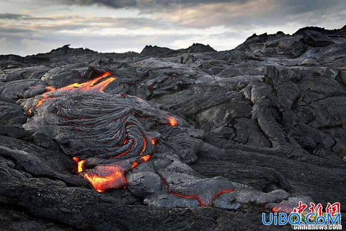 PS利用火山岩浆及火山泥素材创意合成男士护肤品宣传海报
