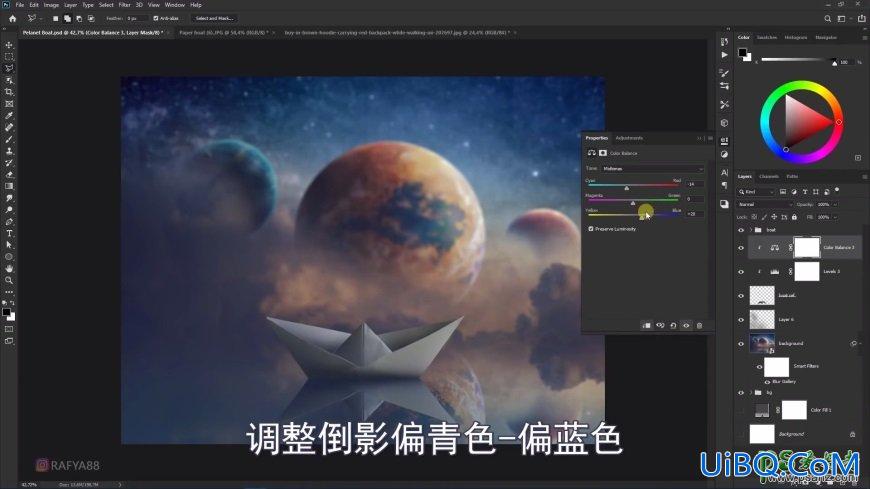 PS合成乘坐折纸船在水面上漂流的小男孩儿场景。