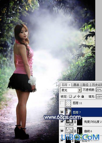 PS绿色树林中自拍的超短裙美腿女孩生活照调出梦幻的冷紫