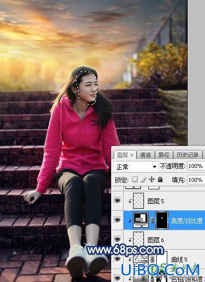 PS给古建筑边自拍的红色运动装青春少女写真图片调出霞光