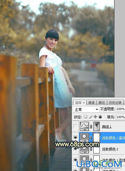 PS给景区木桥上拍摄的中年女人写真图片调出唯美的曦色