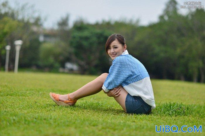 ps坐草地上的短裤非主流美女教程