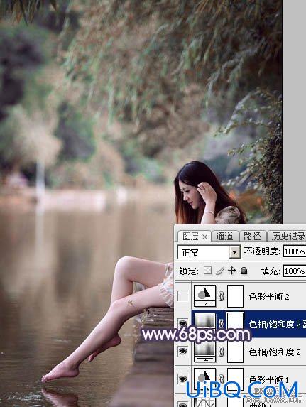 ps调出在河边洗脚的长发美女图片