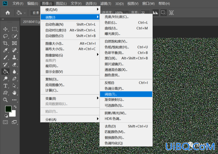 运用ps滤镜功能轻松制作下雨效果的图片。