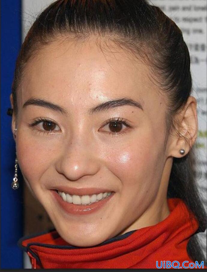 PS给美女明星人物照片磨皮,让皮肤看起来更光滑细腻。