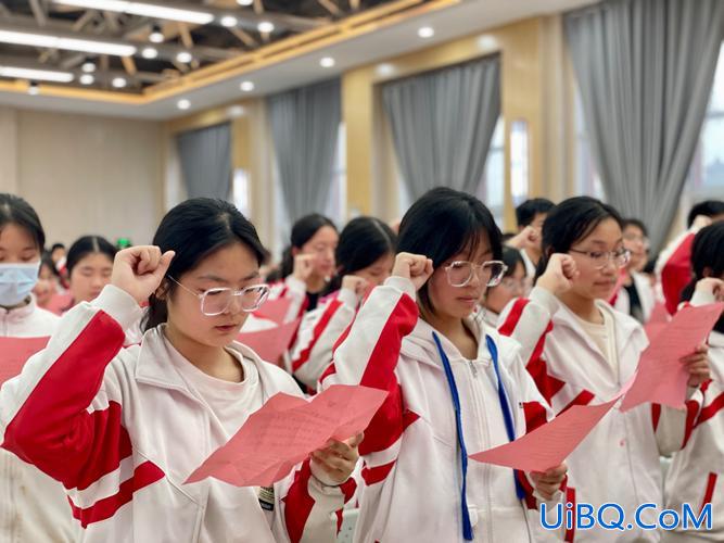 岳阳市九中升学率，2024年岳阳中考第一名是哪个学校？