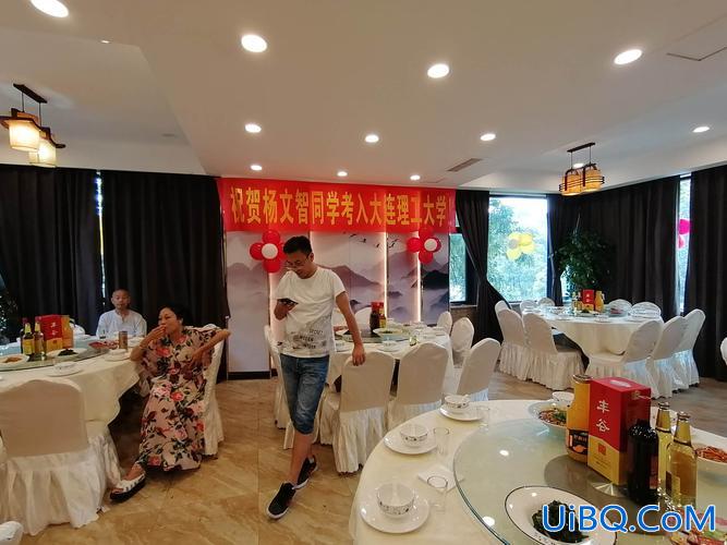 升学宴在酒桌上说的话(同学孩子升学宴酒桌上咋说)？