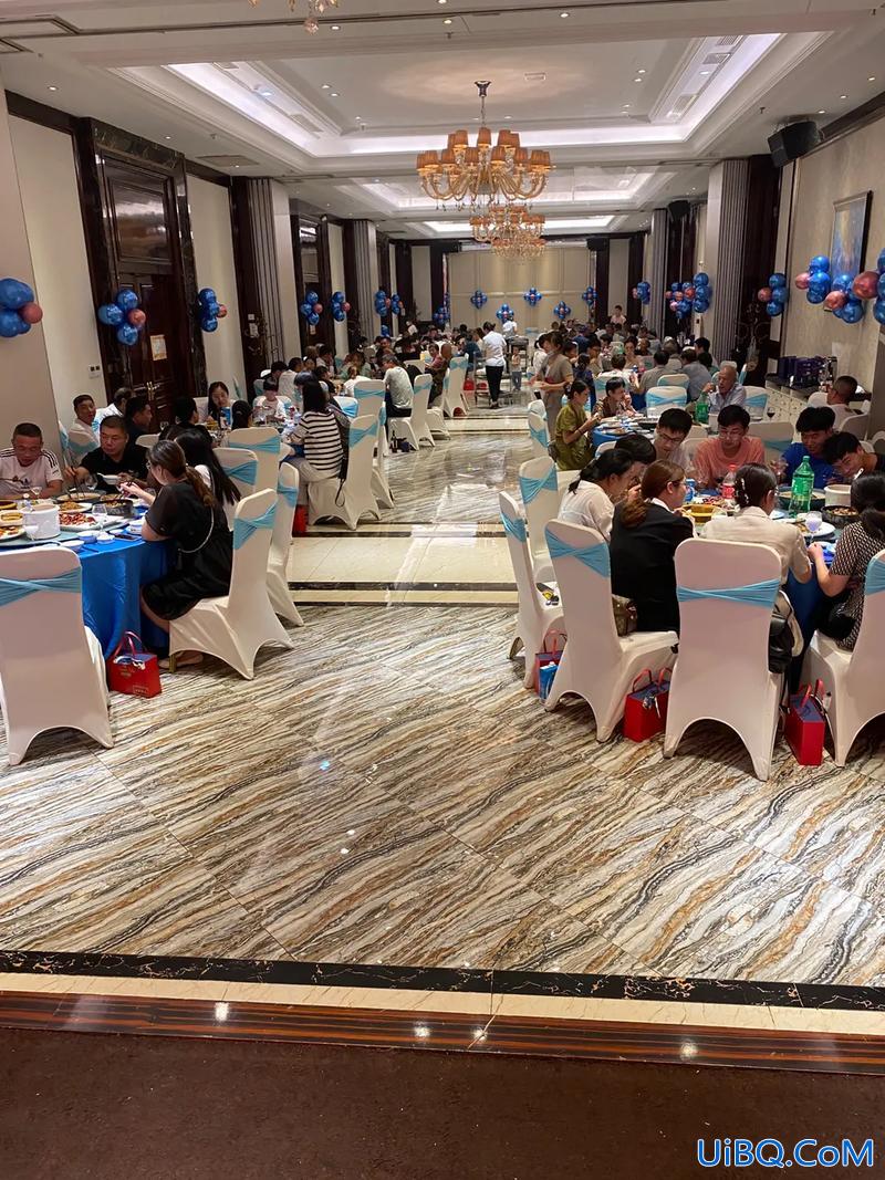 儿子今天办升学宴(升学宴在家里办还是在饭店办好)？