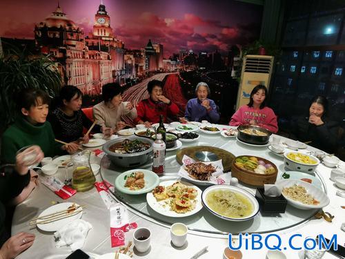 升学家宴父亲敬酒视频讲话 家宴上晚辈的敬酒词？