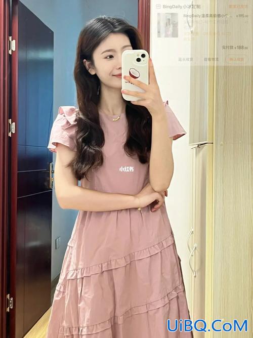 升学宴粉色裙子 升学宴女生穿短裙合适吗？